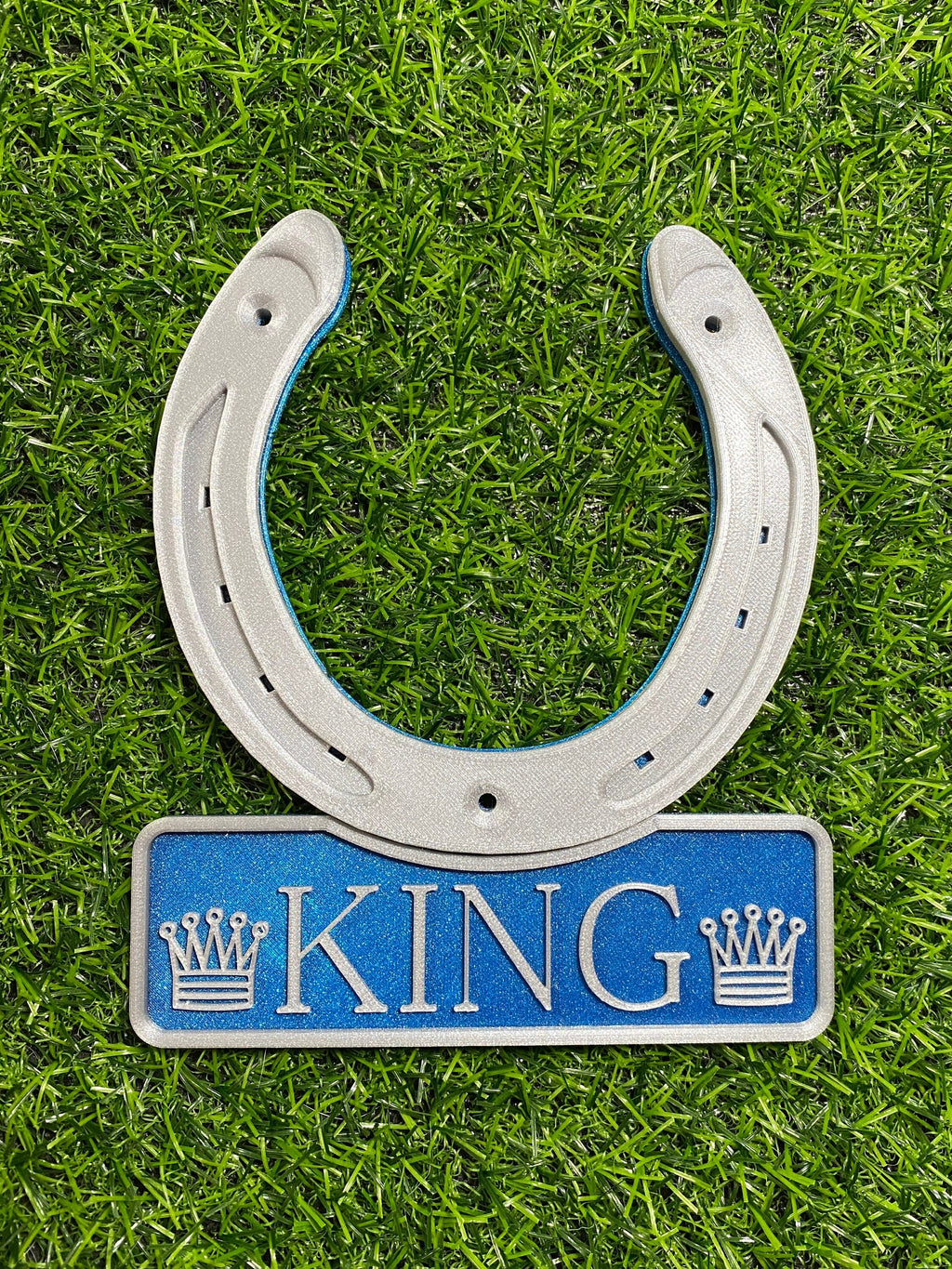 Glitter blue horseshoe name plate with crown motifs and a silver horseshoe, name King