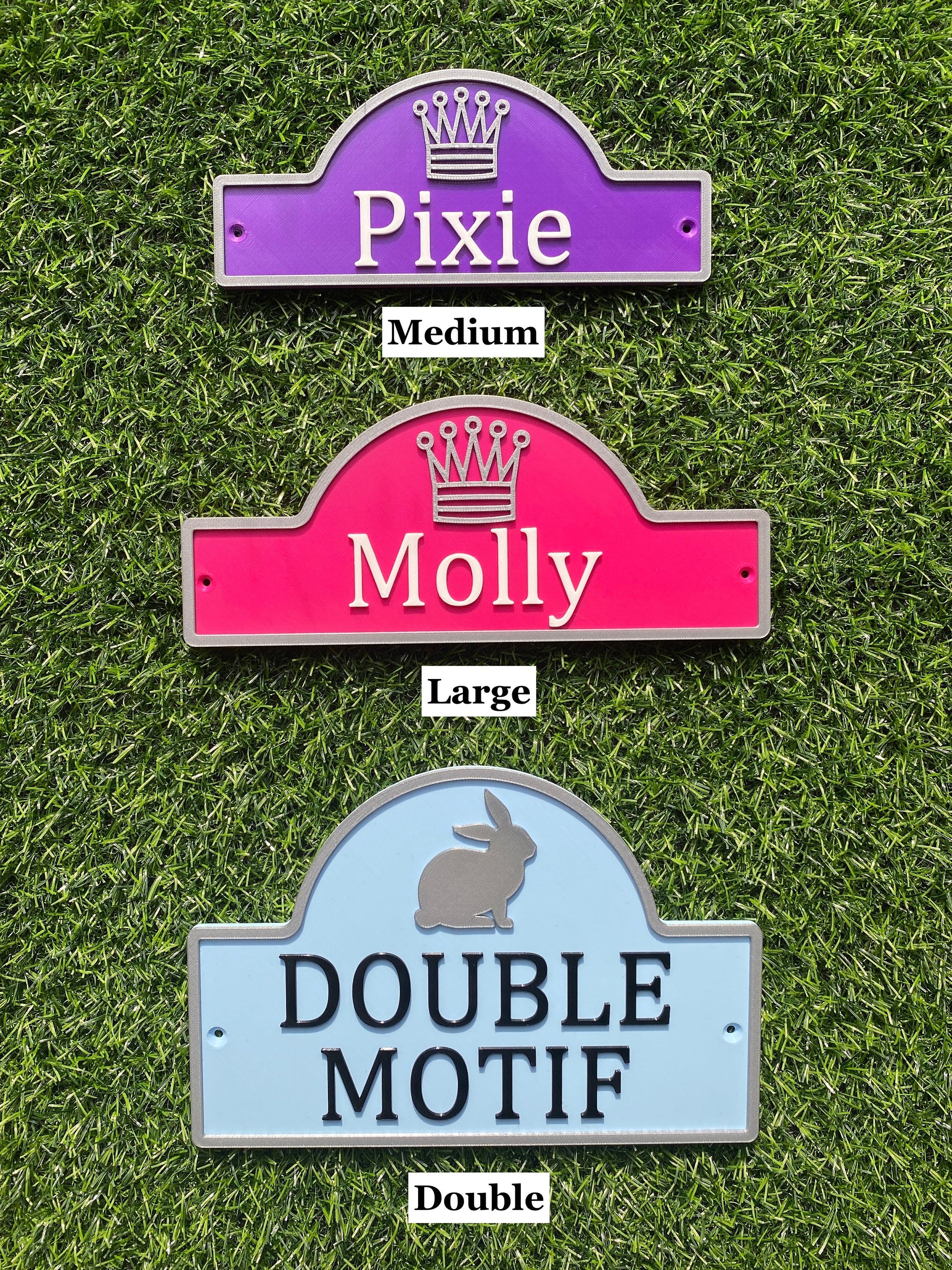 Double motif signs in three sizes: Medium, Large and Double